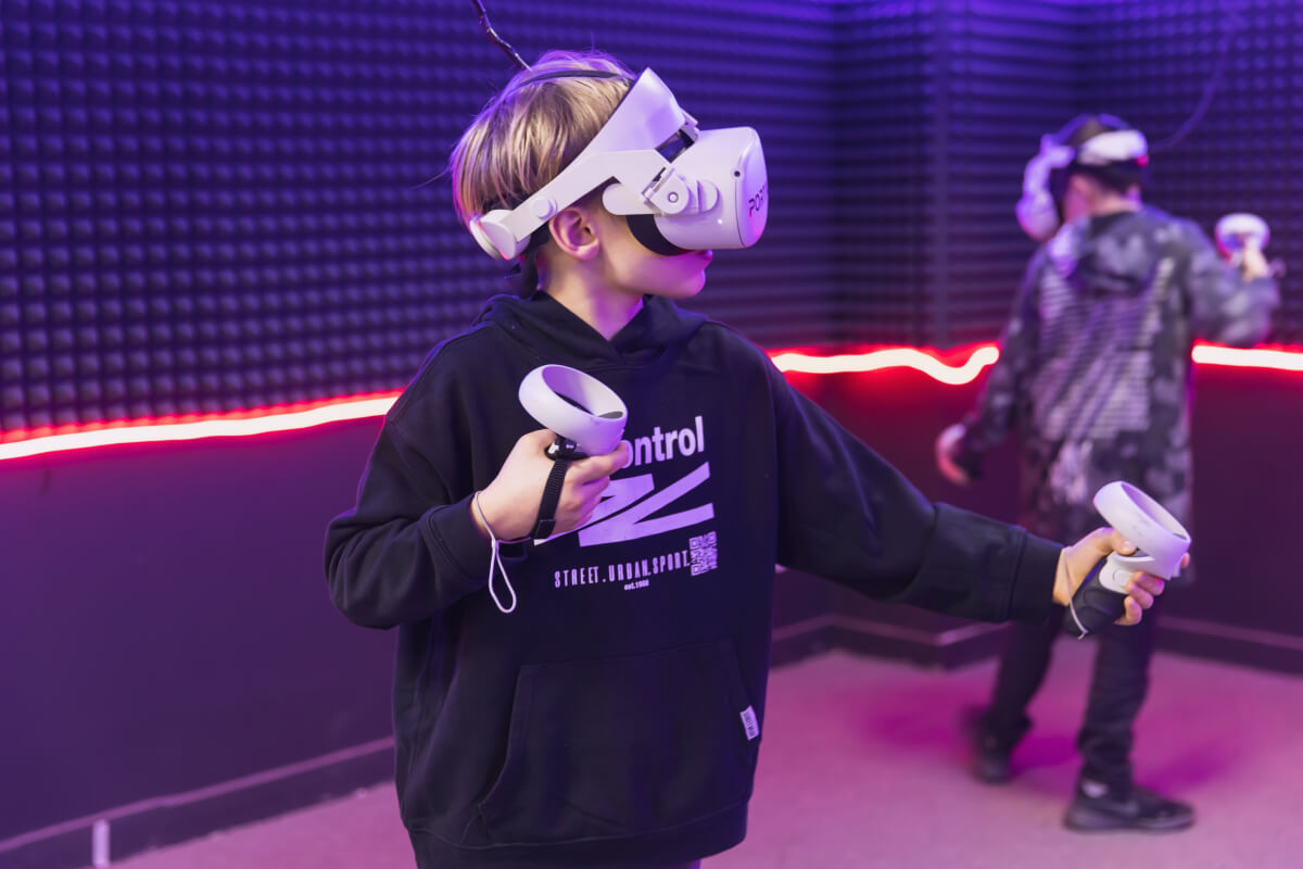 How augmented reality enhances retail customer experiences